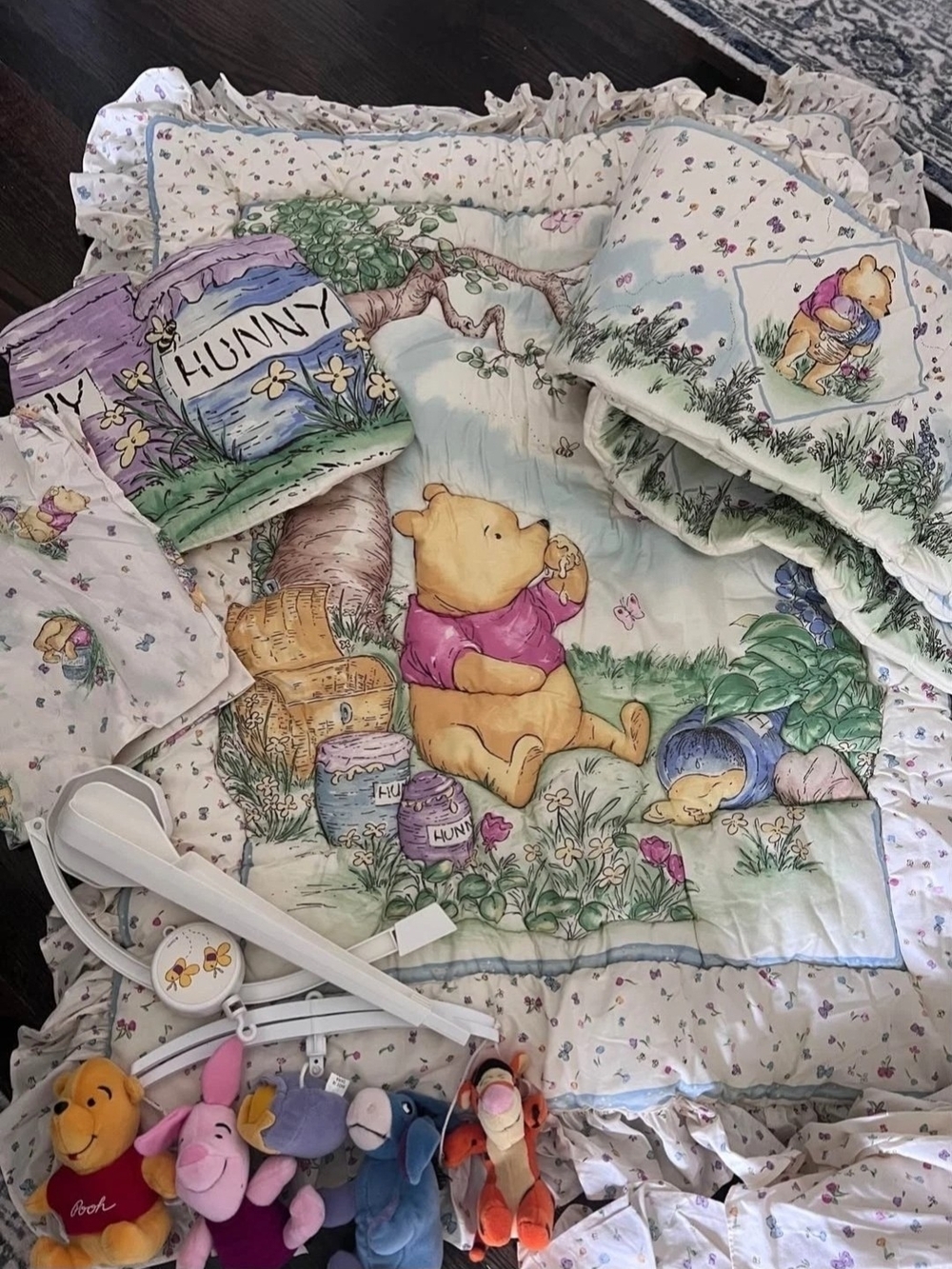 Vintage Classic Winnie the Pooh Hunny Pots Nursery Bedding Set Complete